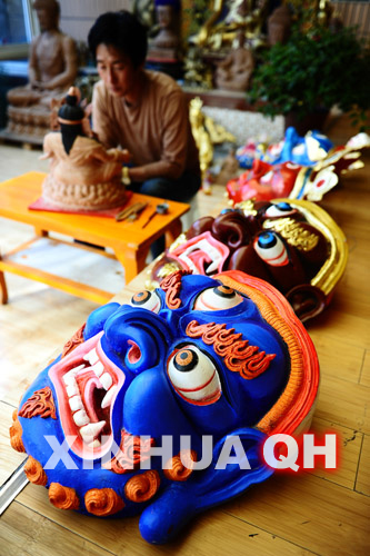 རེབ་གོང་སྒྱུ་རྩལ་ཐོན་ལས་ལ་བརྟེན་ནས་ཕྱུག་འགྱུར་གྱི་ལམ་དུ་འདོང་བ།