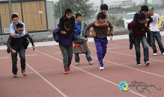 ལྷོ་ནུབ་མི་རིགས་སློབ་གྲྭ་ཆེན་མོར་བོད་ཀྱི་སྲོལ་རྒྱུན་ལུས་རྩལ་འགྲན་ཚོགས་སྤེལ།