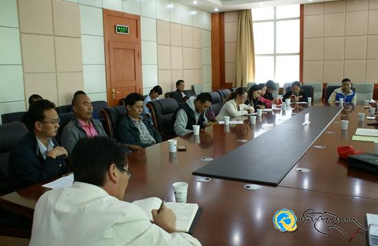 《མཚོ་ལྷོའི་རྩོམ་རིག》མིང་བསྒྱུར་པར་གཞི་ལེགས་བཅོས་ཀྱི་བགྲོ་ཚོགས་བསྡུས།