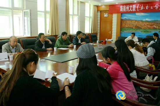 《མཚོ་ལྷོའི་རྩོམ་རིག》མིང་བསྒྱུར་པར་གཞི་ལེགས་བཅོས་ཀྱི་བགྲོ་ཚོགས་བསྡུས།
