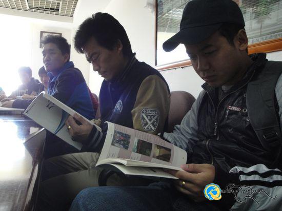 ཀྲུང་དབྱང་མི་རིགས་སློབ་ཆེན་གྱི《ང་རོ》འགྲེམ་སྤེལ་བྱས་པ།