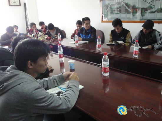 ཀྲུང་དབྱང་མི་རིགས་སློབ་ཆེན་གྱི《ང་རོ》འགྲེམ་སྤེལ་བྱས་པ།
