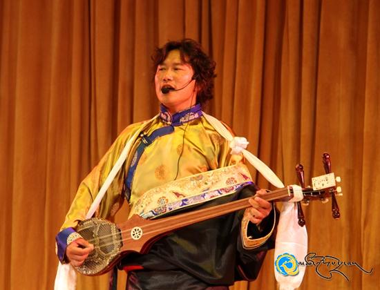 མཚོ་ལྷོ་ཁུལ་གསེར་ཆེན་རྫོང་དུ་སྡོད་ཁུལ་གྱི་དམངས་ཁྲོད་གླུ་བའི་འགྲན་བསྡུར་སྤེལ།