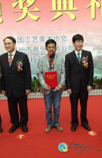སྒྲོལ་མ་སྐྱབས་ནི་ལག་ཤེས་སྒྱུ་རྩལ་མཛེས་རིས་ལས་རིགས་ཀྱི2013ལོའི་དཔེ་མཚོན་མི་སྣར་བདམས།