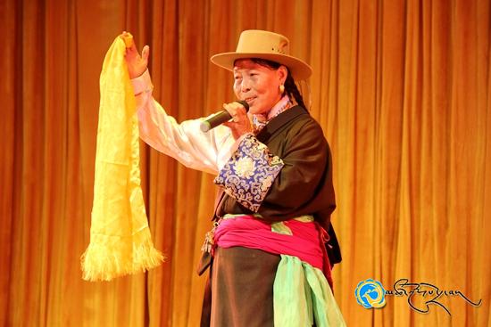 མཚོ་ལྷོ་ཁུལ་གསེར་ཆེན་རྫོང་དུ་སྡོད་ཁུལ་གྱི་དམངས་ཁྲོད་གླུ་བའི་འགྲན་བསྡུར་སྤེལ།