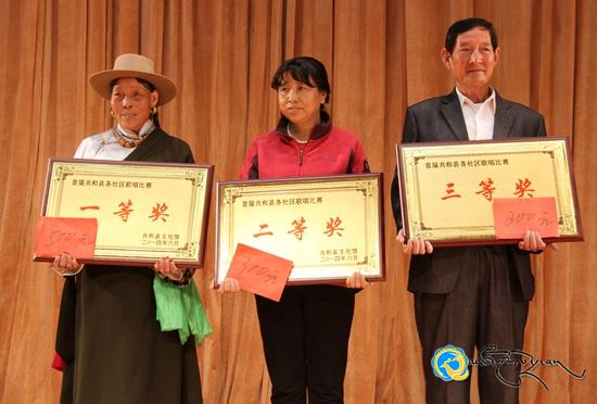 མཚོ་ལྷོ་ཁུལ་གསེར་ཆེན་རྫོང་དུ་སྡོད་ཁུལ་གྱི་དམངས་ཁྲོད་གླུ་བའི་འགྲན་བསྡུར་སྤེལ།