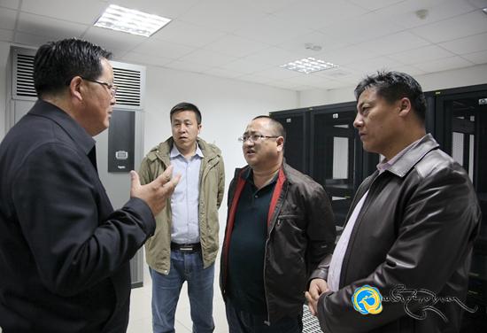 མཚོ་བྱང་ཁུལ་བོད་སྐད་ཨུའི་འགོ་གཙོ་སོགས་མཚོ་ལྷོའི་བོད་སྐད་ཨུ་གཞུང་ལས་ཁང་དུ་རྟོག་ཞིབ་ཏུ་སླེབས།