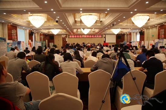 མཚོ་སྔོན་ཞིང་ཆེན་ཆ་འཕྲིན་ཐོན་ལས་མཐུན་ཚོགས་འཛུགས་པའི་ཚོགས་ཆེན་ཟི་ལིང་དུ་བསྡུས་པ།