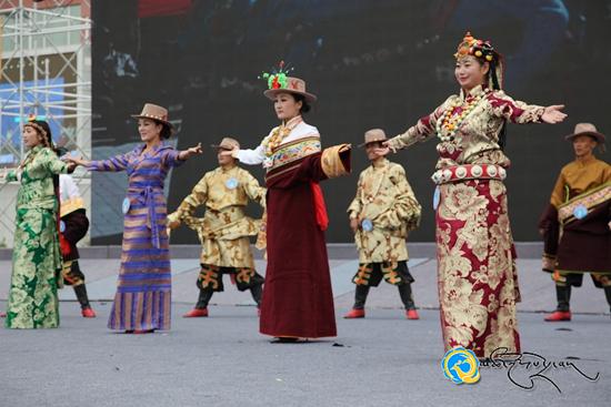 མཚོ་ལྷོ་ཁུལ་གྱི་རྒྱན་གོས་རིག་གནས་དུས་ཆེན་དུ་ཁྲི་ཀའི་ཡུལ་གྱི་འཁྲབ་སྟོན་སྤེལ་བ།