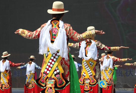 གསེར་ཆེན་རྫོང་གི་རྒྱན་གོས་ཆེད་ཚོགས་ལས་མཚོ་ལྷོ་ཁུལ་གྱི་རྒྱན་གོས་རིག་གནས་དུས་ཆེན་མཇུག་སྒྲིལ་བ།