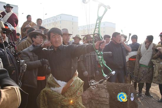མཚོ་ལྷོ་ཁུལ་དུ་བོད་ཀྱི་སྲོལ་རྒྱུན་མདའ་འཕེན་འགྲན་སྡུར་བསྡུས་པ།