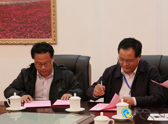མཚོ་ལྷོ་བོད་རིགས་རང་སྐྱོང་ཁུལ་བོད་སྐད་ཡིག་བྱ་བའི་གྲོས་ཚོགས་བསྡུས་པ།