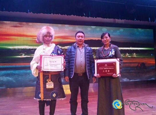 གདང་ལ་གྲོང་རྡལ་གྱི་གླུ་བ་མཚོ་ནུབ་ཁུལ་གྱི་དམངས་གླུ་འགྲན་བསྡུར་དུ་བྱ་དགའ་ཐོབ་པ།