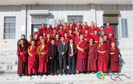 མཚོ་ལྷོ་ཁུལ་གྱིས་བོད་བརྒྱུད་ནང་བསྟན་དགོན་སྡེའི་དོ་དམ་པའི་ཁོངས་མིའི་གསོ་སྦྱོང་འཛིན་གྲྭ་བསྡུས་པ།