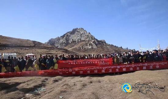 དཔལ་ཁ་གྲོང་རྡལ་གྱི་ཏང་ཡོན་རྣམས་ཀྱིས་སྤྲེལ་རྫོང་དགོན་པའི་ཁོར་ཡུག་གཙང་སྦྲའི་བྱ་འགུལ་སྤེལ་བ།