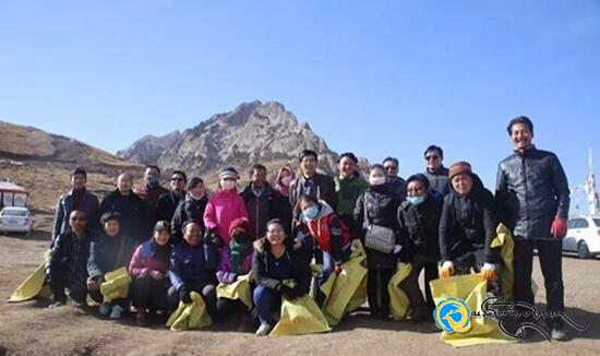 དཔལ་ཁ་གྲོང་རྡལ་གྱི་ཏང་ཡོན་རྣམས་ཀྱིས་སྤྲེལ་རྫོང་དགོན་པའི་ཁོར་ཡུག་གཙང་སྦྲའི་བྱ་འགུལ་སྤེལ་བ།