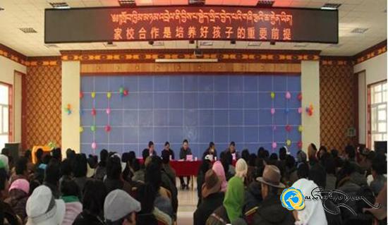 མང་རྫོང་མི་རིགས་སློབ་འབྲིང་གིས་2016ལོའི་ཁྱིམ་བདག་ཚོགས་འདུ་བསྡུས་པ།