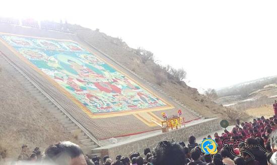 མདོ་སྨད་ཀླུ་ཚང་དུ་རྒྱ་ལོའི་སྨོན་ལམ་གྱི་གོས་སྐུ་བཤམས་པའི་མཛད་སྒོ་བསྡུས་པ།