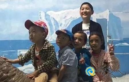 མཚོ་ལྷོ་ཁུལ་གྱི་སྙིང་ནད་ཅན་གྱི་བྱིས་པ་ལྔའི་ནད་བཅོས་ལེགས་འགྲུབ་བྱུང་སྟེ་ཕྱིར་ཡུལ་དུ་ལོག་པ།