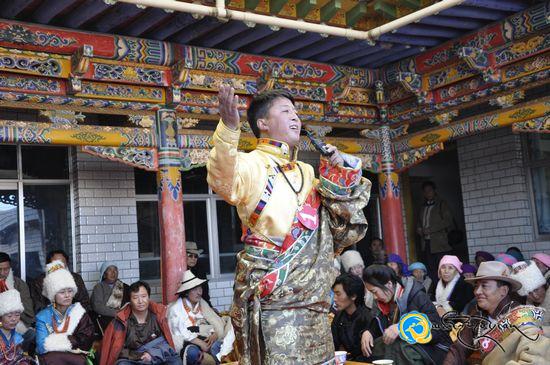 མཚོ་ལྷོ་ཁུལ་བོད་ཀྱི་དམངས་གླུ་འགྲན་སྡུར་སྐབས་དང་པོ་དེ་ཁྲི་ཀ་ནས་བསྡུས།