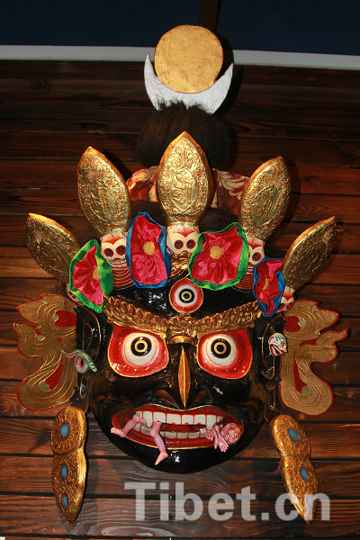 བོད་ལྗོངས་ཀྱི་ཞལ་འབག་སྒྱུ་རྩལ་དུས་ཆེན་པེ་ཅིང་དུ་བསྡུས་པ།