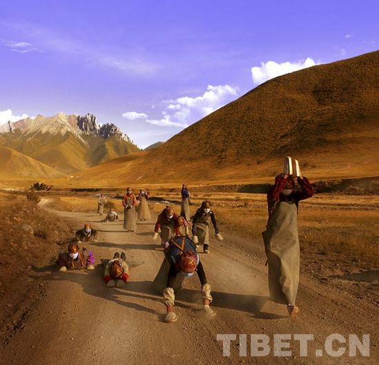 2013ལོའི་འཆམ་མཛེས་བོད་ལྗོངས་ཞེས་པའི་བརྙན་རིས་འགྲེམ་སྟོན་སེ་ནེ་ནས་འགོ་ཚུགས་པ།