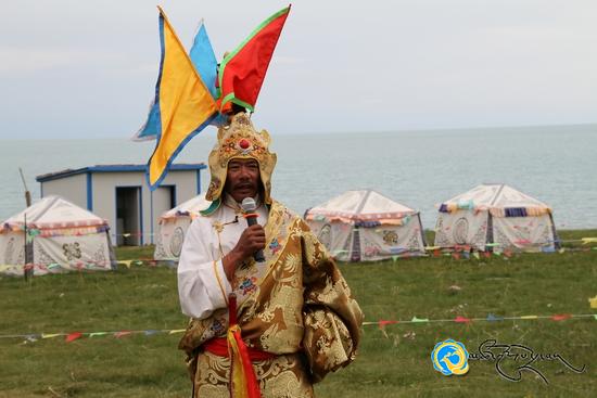 མཚོ་སྔོན་པོ་གཡས་རུ་གཡོན་རུ་གེ་སྒྲུང་འཁྲབ་བཤད་ཚོགས་འདུ་ཐོག་དང་པོ་མཚོ་སྔོན་པོ་འགྲམ་རྒྱུད་དུ་བསྡུས་པ།