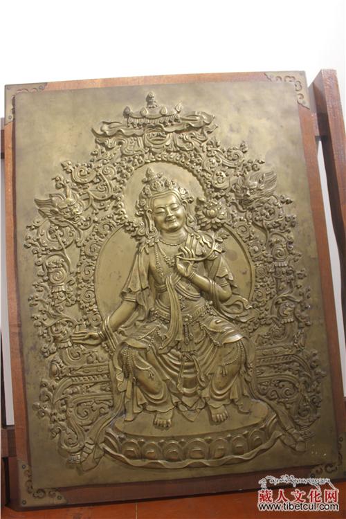 《ཟངས་ལས་བྱུང་བའི་བྱིན་མཐུ》ཞེས་པའི་ནང་བསྟན་འབུར་བརྐོས་སྒྱུ་རྩལ་འགྲེམ་སྟོན་བྱེད་འགོ་ཚུགས་པ།