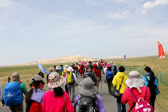 2013ལོའི་མཚོ་སྔོན་པོའི་བྱེ་གླིང་ལ་བསྐྱོད་པའི་བྱ་འགུལ་མཚོ་སྔོན་པོར་བསྡུས་པ།