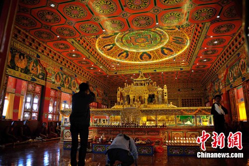 ཡུན་ནན་དུ་སྨན་ལྷའི་བློས་བསླངས་དཀྱིལ་འཁོར་ལ་རབ་གནས་བྱེད་པའི་ཆོ་ག་སྤེལ་བ།