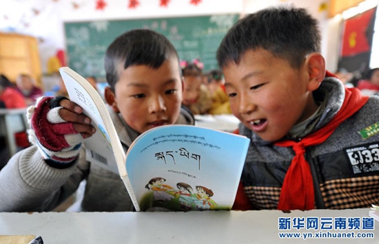 ཡུན་ནན་བདེ་ཆེན་དུ་བོད་རྒྱ་སྐད་གཉིས་སློབ་གསོས་བོད་ཀྱི་རིག་གནས་རྒྱུན་འཛིན་བྱེད་པ།