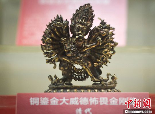 མཚོ་སྔོན་གྱི་བོད་བརྒྱུད་ནང་བསྟན་གྱི་སྒྱུ་རྩལ་ཐོན་རྫས་བརྒྱ་ལྷག་ཀོང་ཞིར་འགྲེམ་སྟོན་བྱས་པ། མཚོ་སྔོན་གྱི་བོད་བརྒྱུད་ནང་བསྟན་གྱི་སྒྱུ་རྩལ་ཐོན་རྫས་བརྒྱ་ལྷག་ཀོང་ཞིར་འགྲེམ་སྟོན་བྱས་པ།