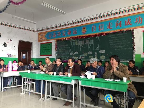 ཞིན་ཧེ་རྫོང་མི་རིགས་སློབ་འབྲིང་གཉིས་པས་དམངས་སྲོལ་རིག་གནས་སློབ་གྲྭར་འདྲེན་པ་ཞེས་པའི་བྱ་འགུལ་སྤེལ་བ།