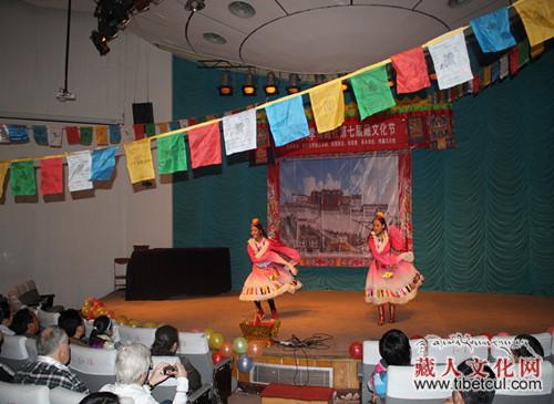 ནན་ཁའེ་སློབ་ཆེན་དུ་བོད་ཀྱི་རིག་གནས་དུས་ཆེན་གྱི་རིག་རྩལ་དགོང་ཚོགས་བསྡུས་པ།