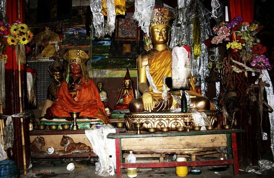 བགྲང་བྱ་ཆིག་སྟོང་ལྷག་གི་ལོ་རྒྱུས་ལྡན་པའི་རྟ་རྣ་དགོན་པ།