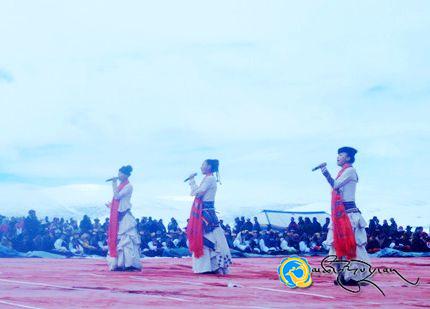 ཨ་ཅག་ཚན་སྡེབ་ཕ་ཡུལ་བཀྲ་ཤིས་ཁ་རུ་འཁྲབ་སྟོན་བྱེད་པ།