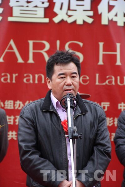 “2012ལོར་གེ་སར་ཕ་ཡུལ་དུ་བསྐྱོད”ཅེས་པའི་བྱ་འགུལ་སི་ཁྲོན་སྡེ་དགེ་ནས་སྤེལ་བ།