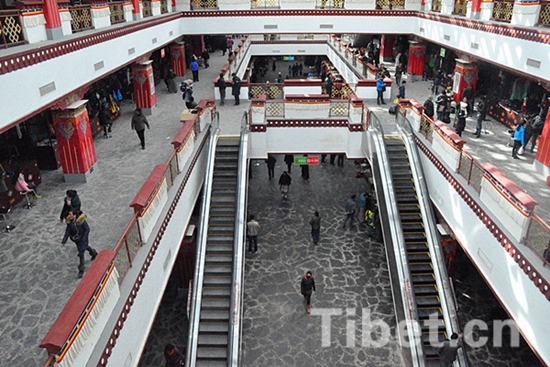 ལྷ་སའི་གྲོང་ཁུལ་རྙིང་བའི་ཚོང་གནས3000ལྷག་བར་སྐོར་ཚོང་གྲོང་དུ་སྤར་བ།