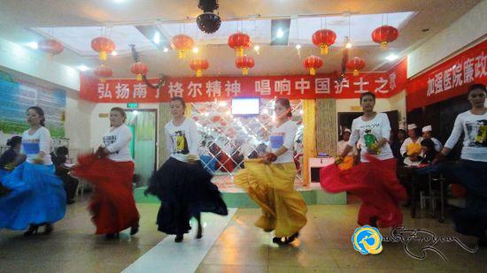 གསེར་ཆེན་རྫོང་ཀྲུང་ལུགས་གསོ་རིག་སྨན་ཁང་གིས་རྒྱལ་སྤྱིའི་ནད་གཡོག་དུས་ཆེན་ལ་རྟེན་འབྲེལ་ཞུས།
