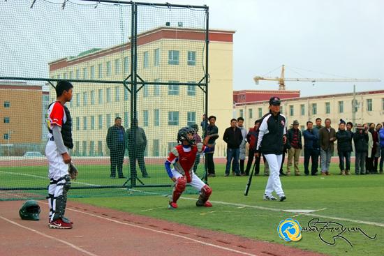 ཞིན་ཧེ་རྫོང་མི་རིགས་སློབ་འབྲིང་དང་པོས་དབྱུག་རྩེད་སྤོ་ལོའི་རུ་ཁག་གསར་འཛུགས་ཀྱི་མཛད་སྒོ་སྤེལ་བ།