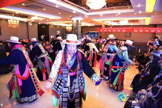 ཀན་སུའུ་ཞིང་ཆེན་དཔའ་རིས་རྫོང་དུ་བོད་ཀྱི་དམངས་གླུ་སྲུང་སྐྱོབ་བརྒྱུད་འཛིན་དངོས་སྦྱོང་བྱ་འགུལ་སྤེལ།