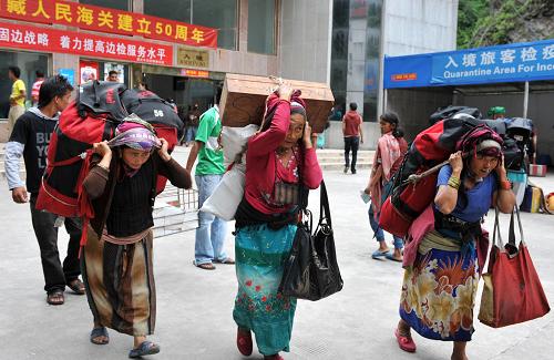 འགྲམ་གྲུ་ཁར་རྒྱལ་ཁབ་ཕྱི་ནང་དུ་སྐྱོད་པའི་དུས་རྩེར་སོན་པ།