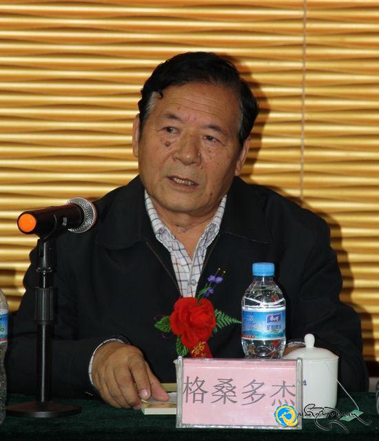 མཚོ་སྔོན་མི་རིགས་རྩོམ་རིག་ལོ་ཙཱའི་མཐུན་ཚོགས་ཟི་ལིང་དུ་བཙུགས་པ།