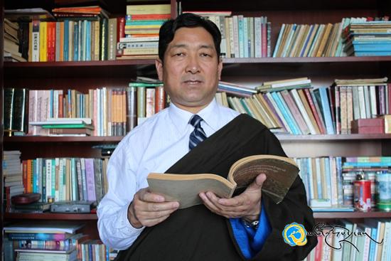 ལྕགས་ཐར་རྒྱལ་གྱི《བོད་སྐད་ཀྱི་ཚིག་གི་རྣམ་བཞག་ཤིན་ཏུ་གསལ་བར་བཤད་པ་རིག་འཕྲུལ་རྒྱན་ཕྲེང》པར་སྐྲུན་གནང་བ།