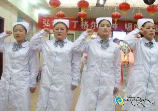 གསེར་ཆེན་རྫོང་ཀྲུང་ལུགས་གསོ་རིག་སྨན་ཁང་གིས་རྒྱལ་སྤྱིའི་ནད་གཡོག་དུས་ཆེན་ལ་རྟེན་འབྲེལ་ཞུས།