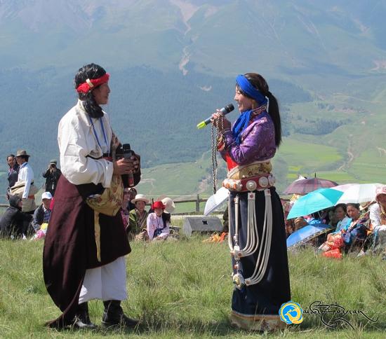 2012ལོའི་སྐབས་དང་པོའི་བོད་ཀྱི་ལ་གཞས་འགྲན་བསྡུར་དེ་མདོ་ལ་རྫོང་གི་རྩྭ་ཐང་དུ་སྤེལ། 