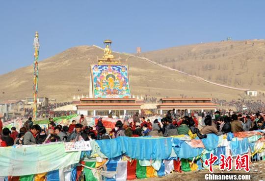 རྔ་བ་རྫོང་ཀིརྟི་དགོན་དུ་རྒྱ་ལོའི་སྨོན་ལམ་ཆེན་མོ་ཚོགས་པ། རྔ་བ་རྫོང་ཀིརྟི་དགོན་དུ་རྒྱ་ལོའི་སྨོན་ལམ་ཆེན་མོ་ཚོགས་པ།