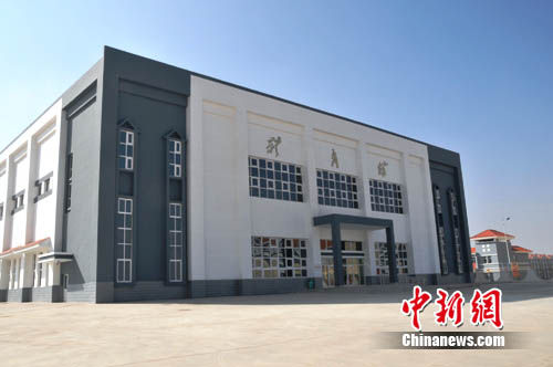 ལན་ཇུ་གྲོང་ཁུལ་གསར་བའི་འབྲུག་ཆུ་སློབ་འབྲིང་ངོ་སྤྲོད་མདོར་བསྡུས།