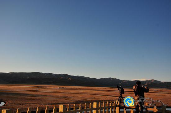 ཧུང་ཡོན་གྱི་དམངས་ཁྲོད་ཡུལ་སྲོལ་རིག་གནས་ཀྲུང་དབྱང་བརྙན་སྟེགས་ལེ་ཚན་དུ་ཕབ་པ།
