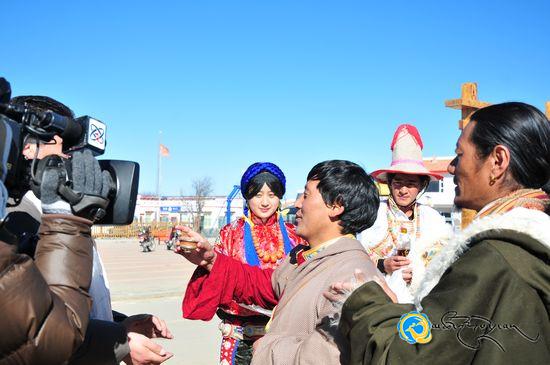 ཧུང་ཡོན་གྱི་དམངས་ཁྲོད་ཡུལ་སྲོལ་རིག་གནས་ཀྲུང་དབྱང་བརྙན་སྟེགས་ལེ་ཚན་དུ་ཕབ་པ།
